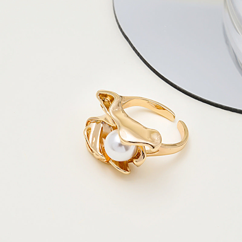 Women's European And American Shell Pleated Pearl Ring