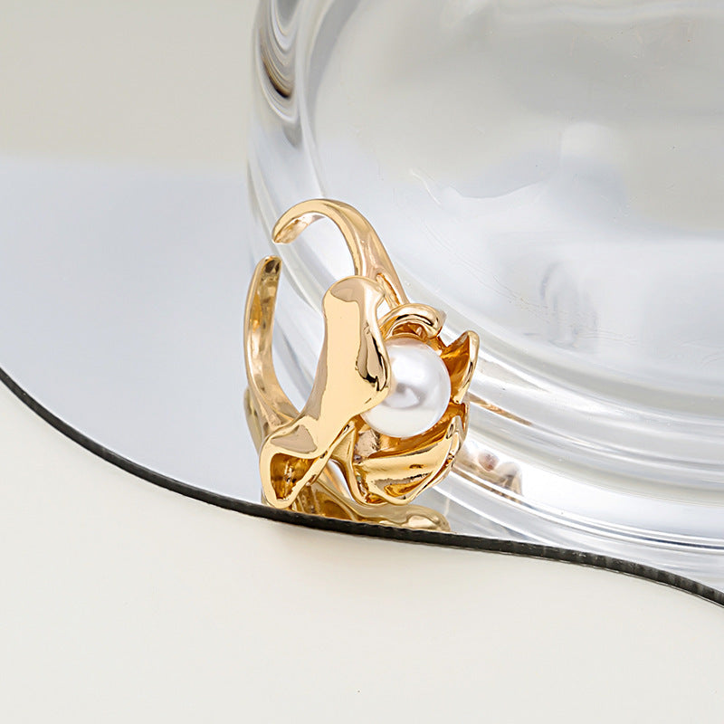 Women's European And American Shell Pleated Pearl Ring